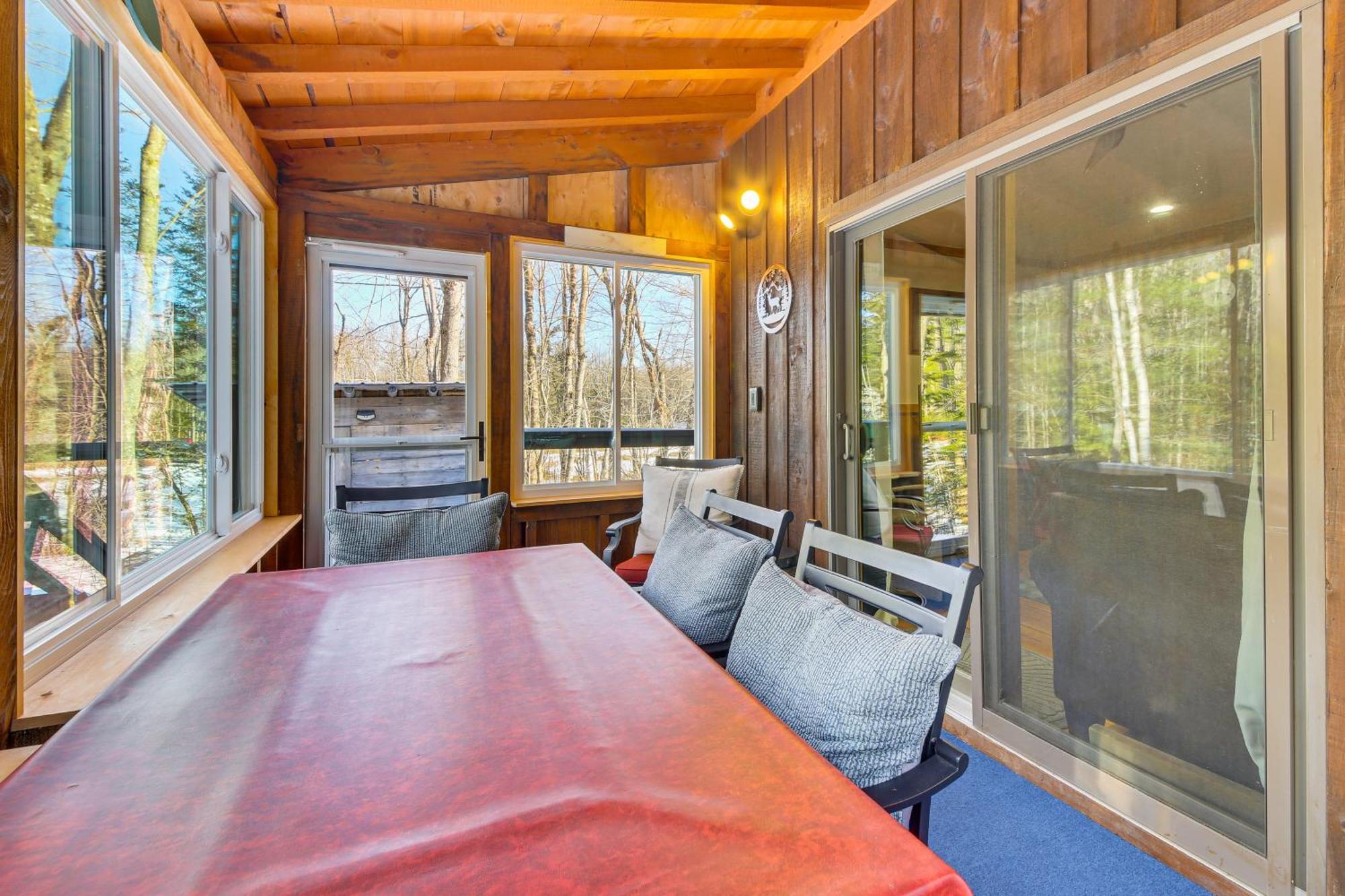 Rustic Searsport Cabin Loft And Sunroom On 10 Acres Bagian luar foto
